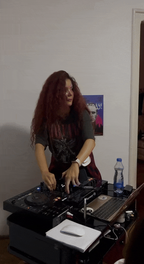 DJ